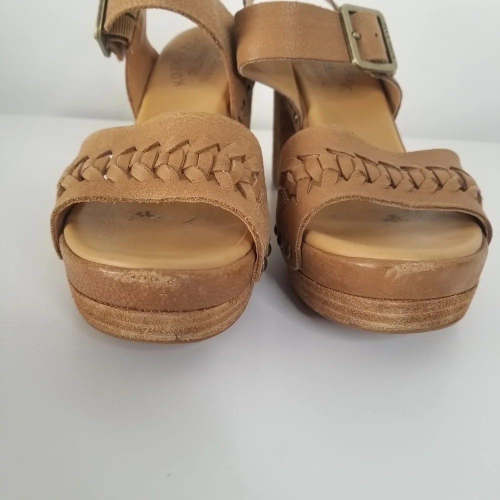 Kork-Ease Passilla Block Heel Platform Leather Sandals Size 7 Tan Studded